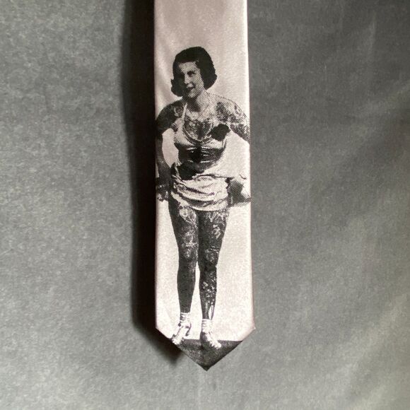 Manzini Tattooed Lady Tie Circus Performer Print Punk Sideshow - Picture 1 of 9